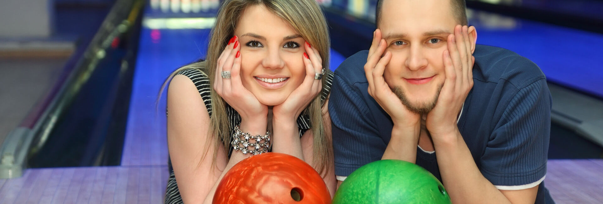 Couple in front of a bowling lane