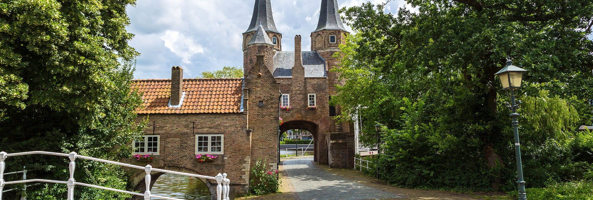 The other side of The Oostpoort Delft - Explore Delft Gasterij 't Karrewiel