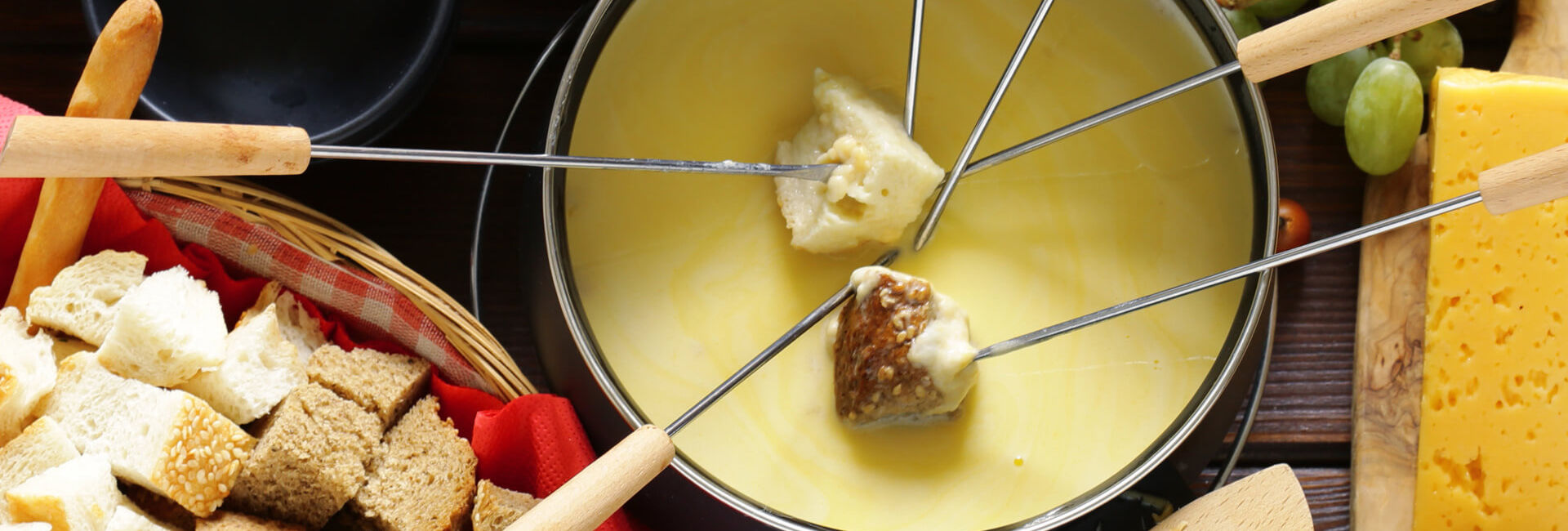 Cheese fondue with bread - Wednesday Night Fever Package Gasterij 't Karrewiel